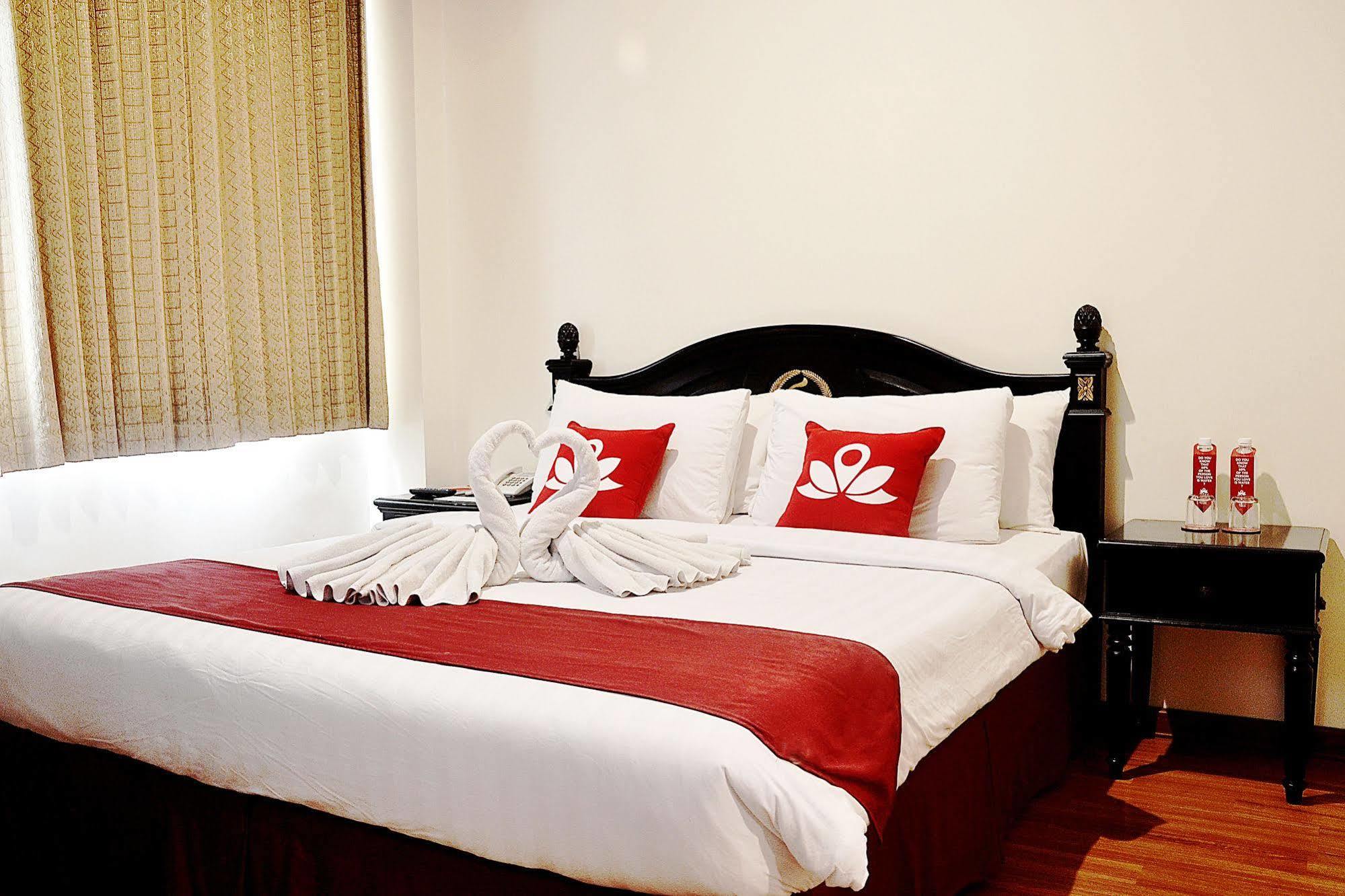 Zen Rooms Sultan Iskandar Muda Surabaya Exterior photo