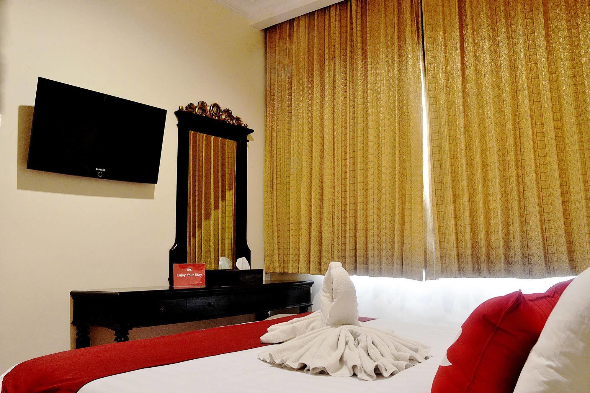 Zen Rooms Sultan Iskandar Muda Surabaya Exterior photo