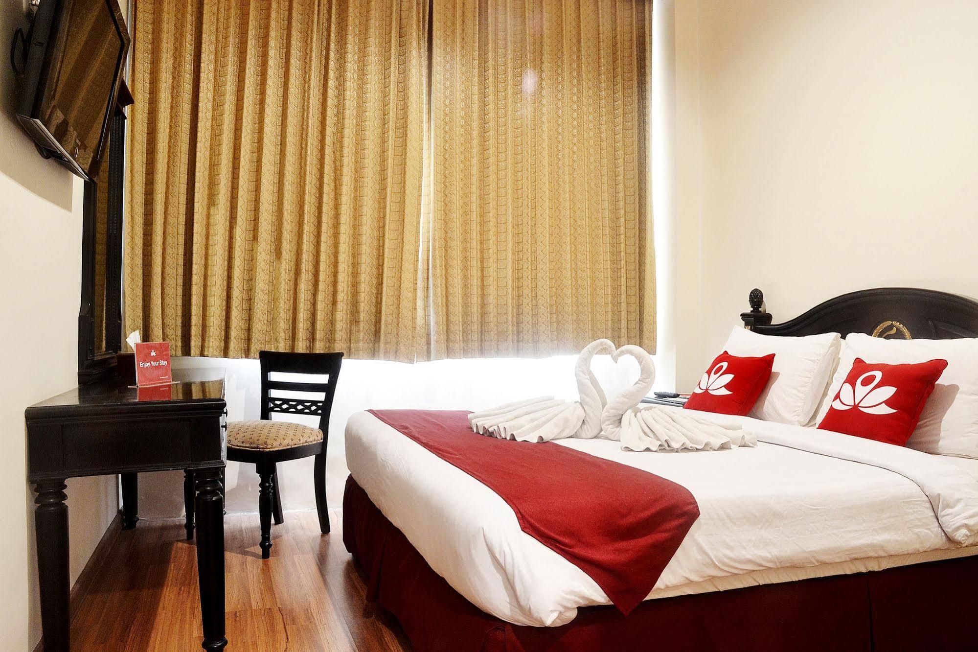 Zen Rooms Sultan Iskandar Muda Surabaya Exterior photo