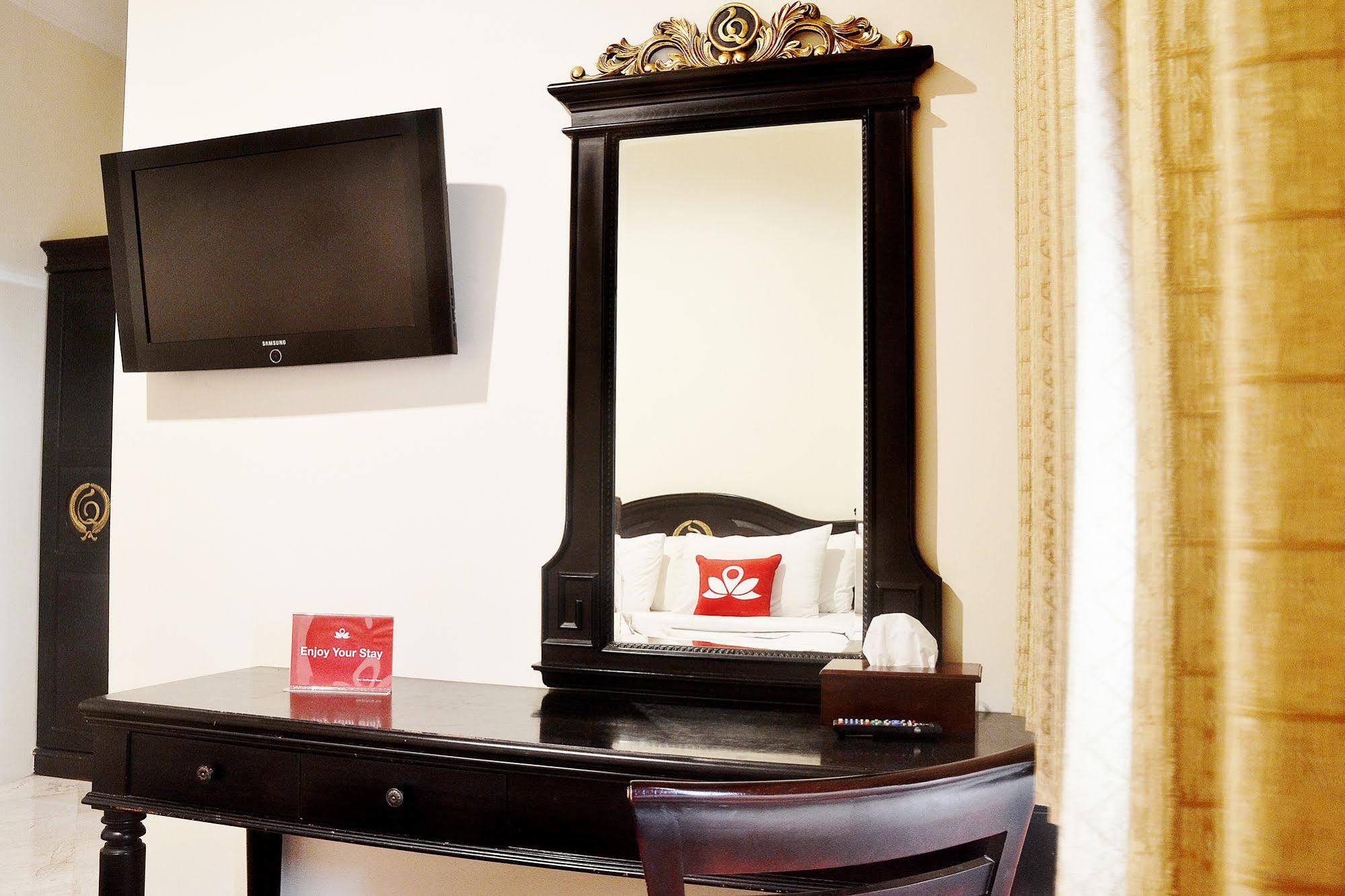 Zen Rooms Sultan Iskandar Muda Surabaya Exterior photo